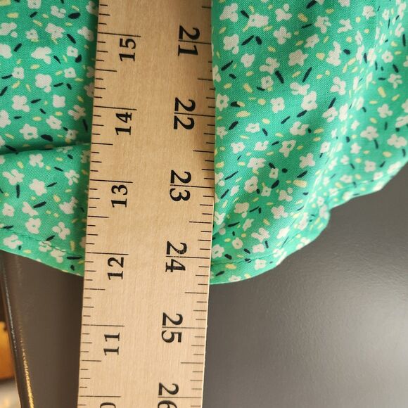 Old Navy Size XL Womens Green Floral Wrap Blouse W/Smocking & Ruffle NWT - Picture 9 of 9